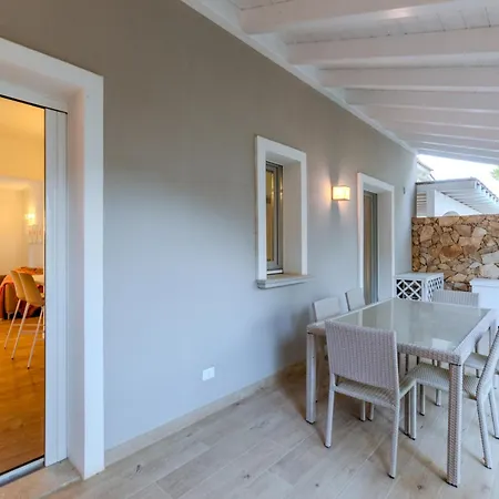 Villa Prestige - Steps From The Sea Shared Pool *