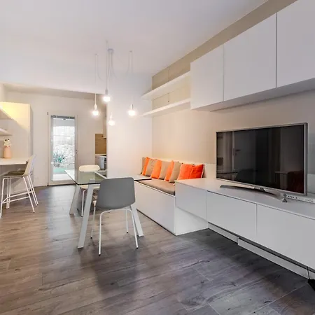 Prestige - Steps From The Sea Shared Pool Villa *