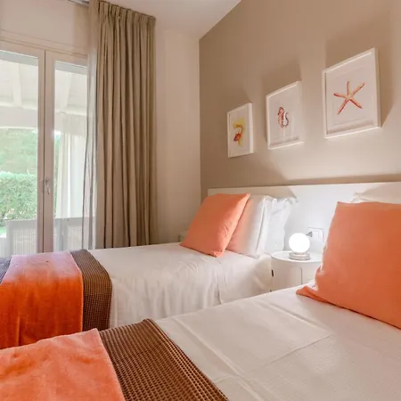 Villa Prestige - Steps From The Sea Shared Pool
