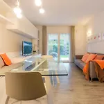Villa Villa Prestige - Steps From The Sea Shared Pool
