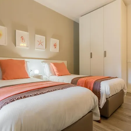 Villa Prestige - Steps From The Sea Shared Pool