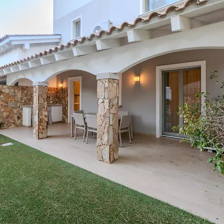 Prestige - Steps From The Sea Shared Pool فيلة *